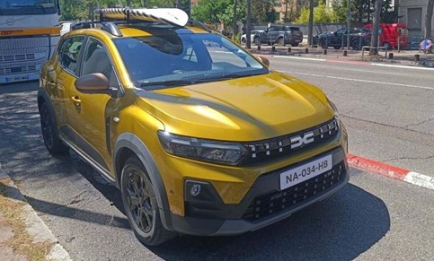 Dacia Sandero renovado foi ''apanhado'' sem camuflagem