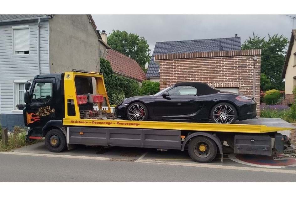 Corrida ''à francesa'' entre mãe e filha acaba com dois Porsche apreendidos