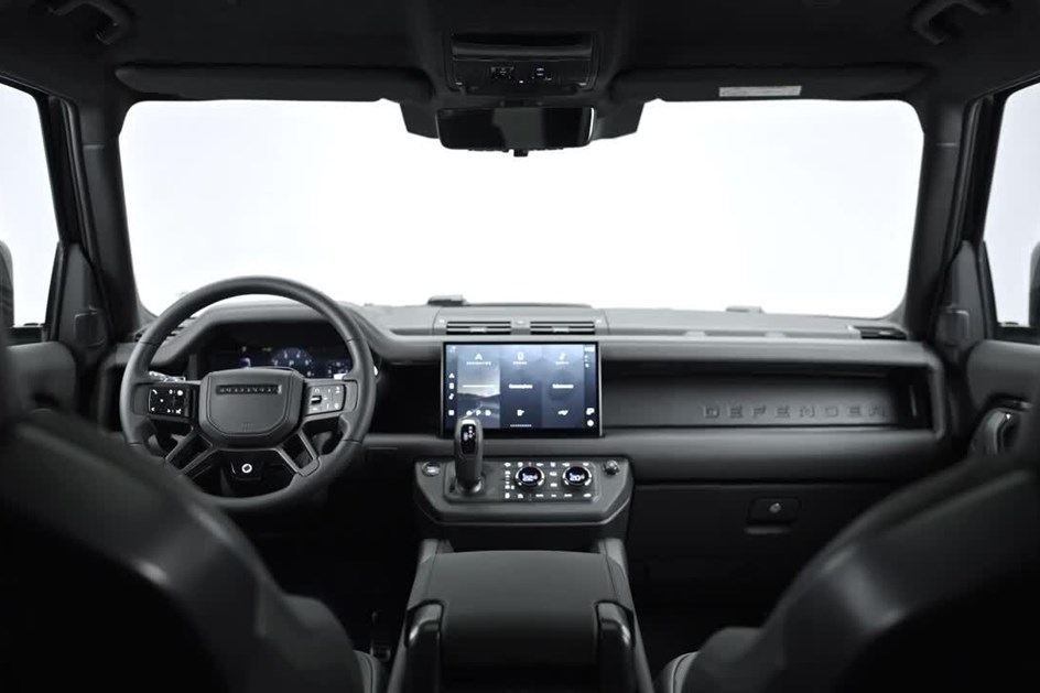 Land Rover leva Oasis em digressão com negro Defender Octa Black