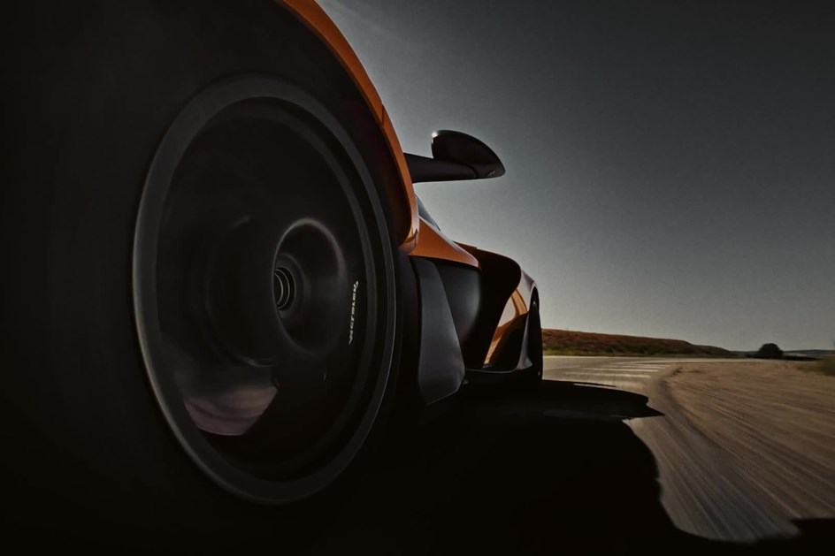 McLaren W1 estreia-se em Goodwood ao lado do P1
