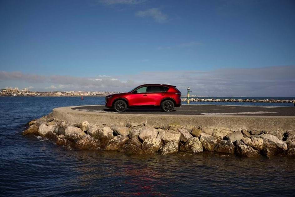 Novo Mazda CX-5 está maior e mais tecnológico; híbrido só em 2027