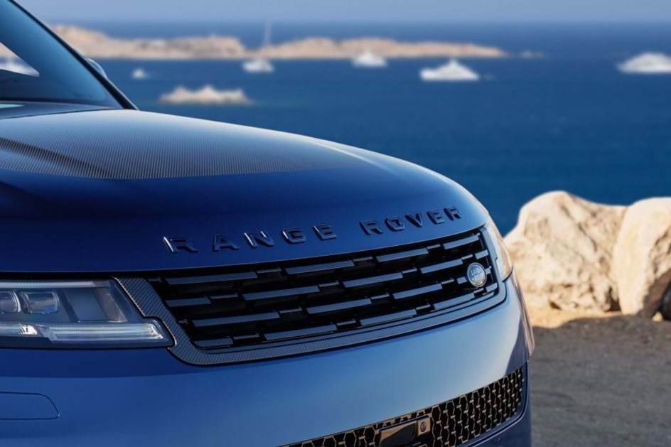 Range Rover Sport ainda mais distinto com tratamento SV Bespoke