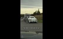 ''Mãe, vem buscar-me, a polícia está a rebocar o meu Ferrari!''