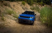 Jeep Cherokee ataca 'off-road' com solução micro híbrida inédita