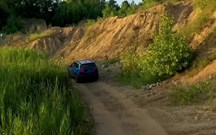 Jeep Cherokee ataca 'off-road' com solução micro híbrida inédita