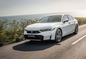 Honda Civic retocado sem mexer no motor híbrido