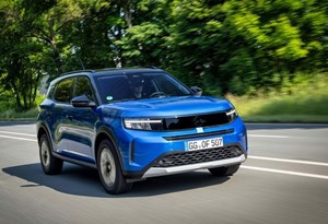 Estilo e polivalência: Opel Frontera Hybrid já tem sete lugares 