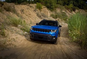 Jeep Cherokee ataca 'off-road' com solução micro híbrida inédita