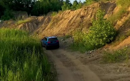 Jeep Cherokee ataca 'off-road' com solução micro híbrida inédita