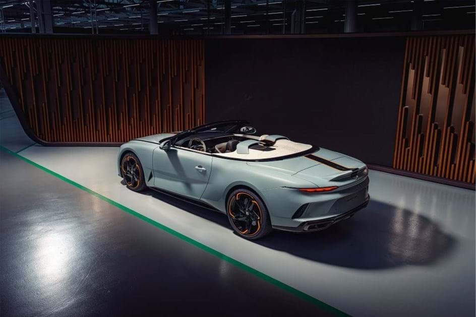 Ultra-luxo: Mullliner ''decora'' primeiro Bentley Batur Convertible