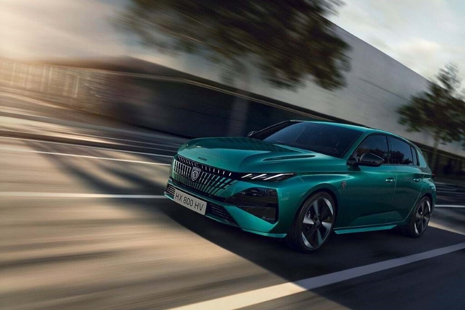 Peugeot 308 ganha mais garra; ''eléctrico'' reforça autonomia até 450 km
