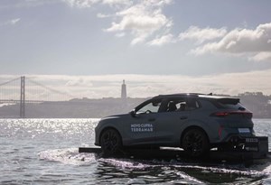 Cupra Terramar ''cortou'' águas do Tejo com Lisboa em pano de fundo