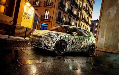 Cupra Raval quase de série mostra-se camuflado em Munique