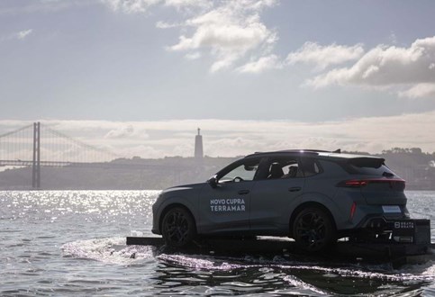 Cupra Terramar ''cortou'' águas do Tejo com Lisboa em pano de fundo