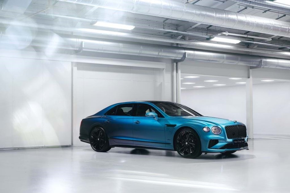 Mais distinto: Bentley Flying Spur estreia nova técnica 'Ombré'