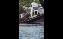 Não caiu à água por milagre: SUV capota a sair de 'ferryboat'