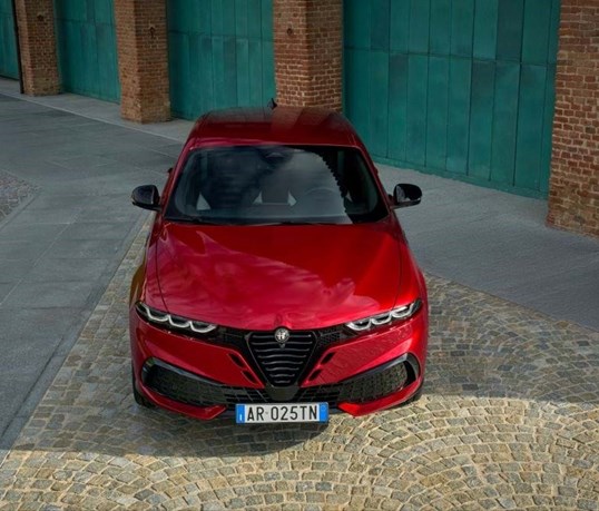 Alfa Romeo Tonale ganha nova cara com motores actualizados