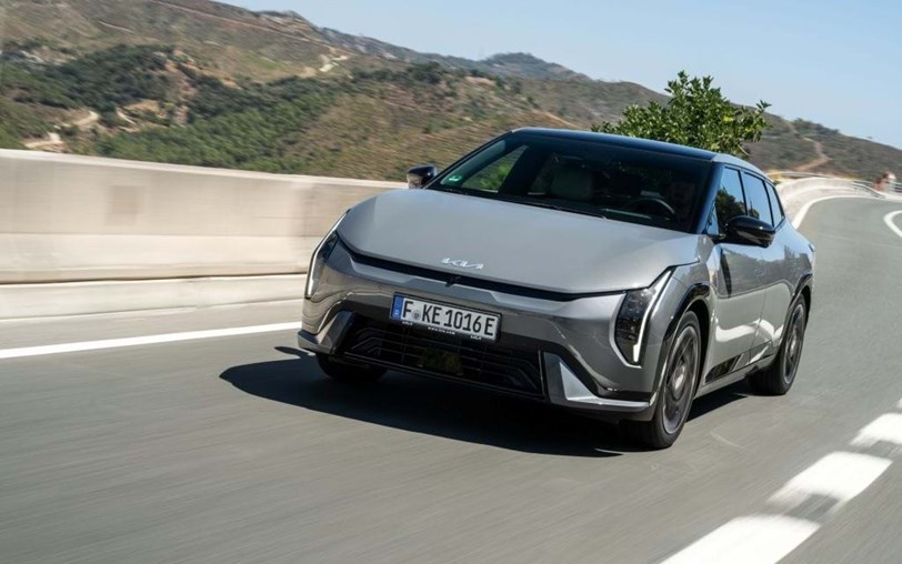 Kia EV4: eficaz na cidade, divertido na estrada
