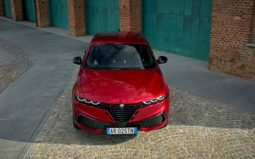 Alfa Romeo Tonale ganha nova cara com motores actualizados