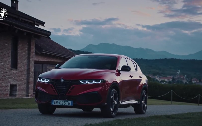 Alfa Romeo Tonale ganha nova cara com motores actualizados