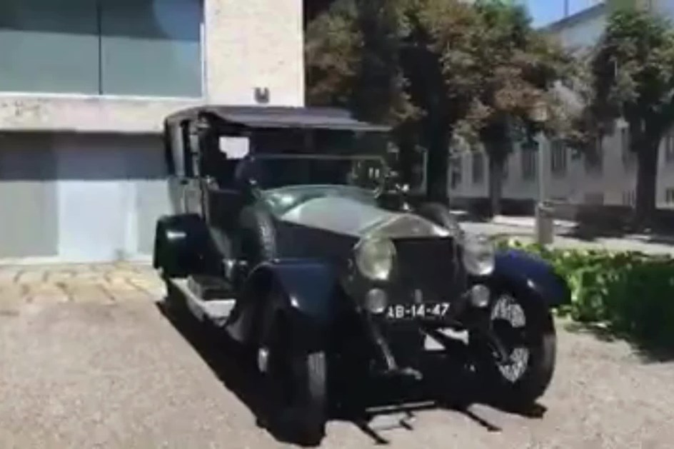 Rolls-Royce de 1920 destruído na Auto-Estrada do Norte