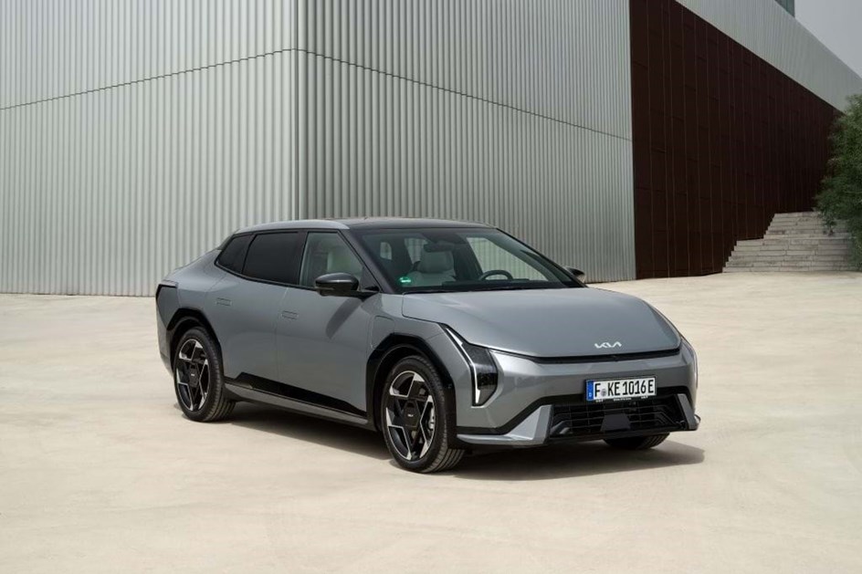 Kia EV4: eficaz na cidade, divertido na estrada