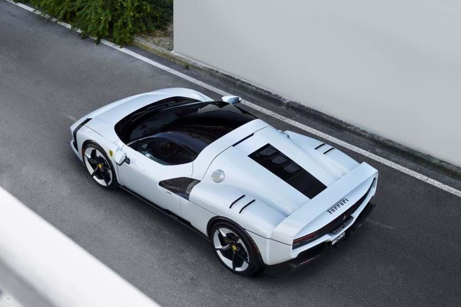 Feito a pedido: Ferrari SC40 baseia-se no 296 GTB em tributo ao F40