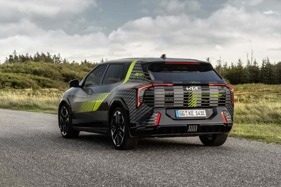 Kia EV4 GT já se mostra: esperados 400 cv eléctricos às quatro rodas