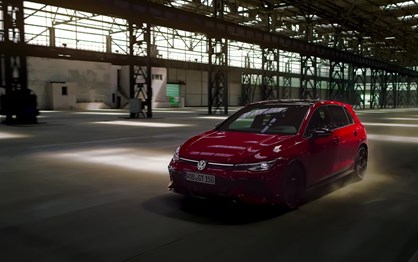 Não é barato: Volkswagen abre reservas para Golf GTI Edition 50