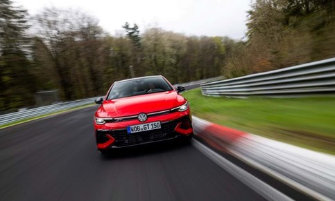 Não é barato: Volkswagen abre reservas para Golf GTI Edition 50