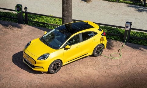 Ford Puma Gen-E reconfigura bateria para passar dos 400 km