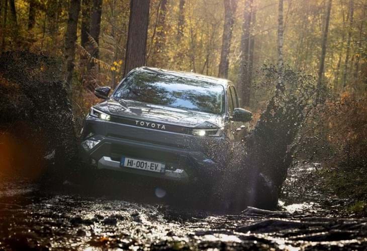 Nova Toyota Hilux é eléctrica sem abdicar do 'turbodiesel' híbrido