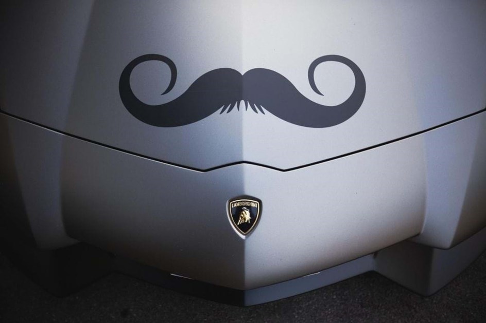 Lamborghini volta a apoiar Movember na prevenção de doenças masculinas