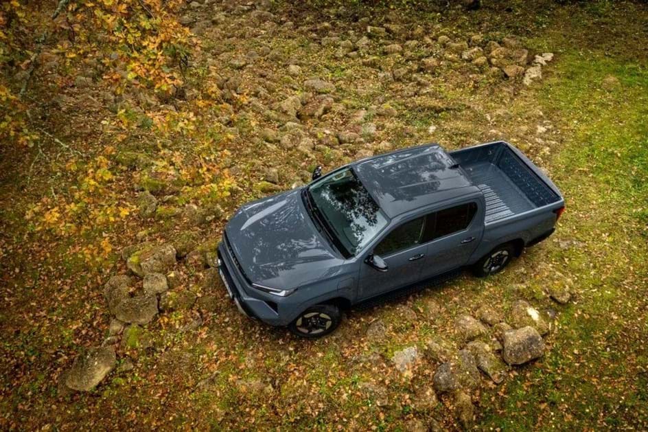 Nova Toyota Hilux é eléctrica sem abdicar do 'turbodiesel' híbrido