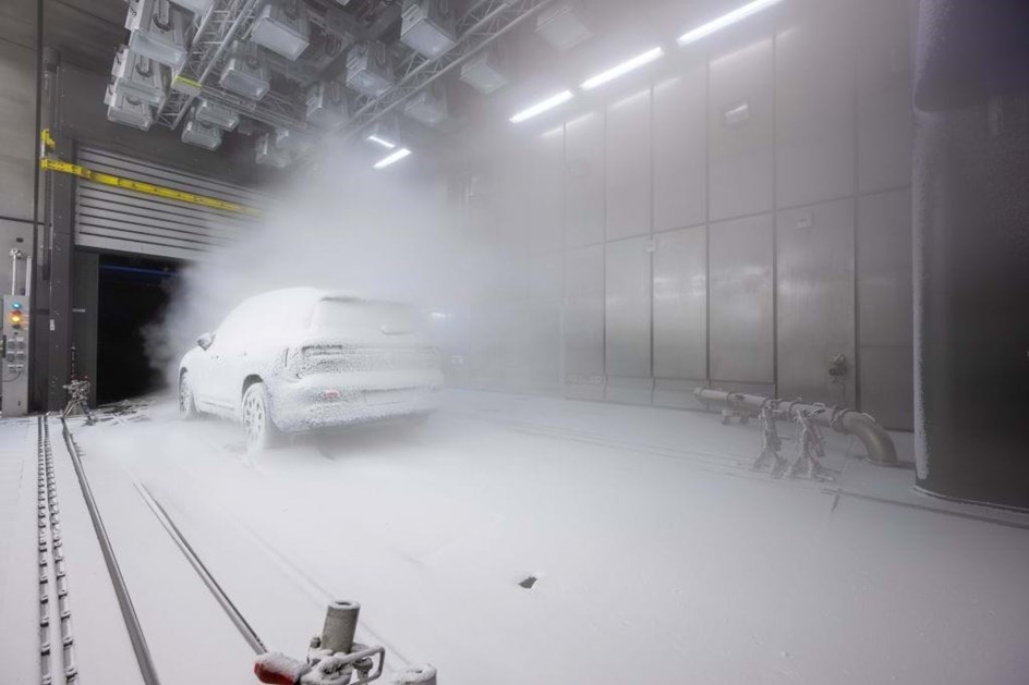 Bater os dentes de frio: Mercedes-Benz GLB em camuflagem gelada