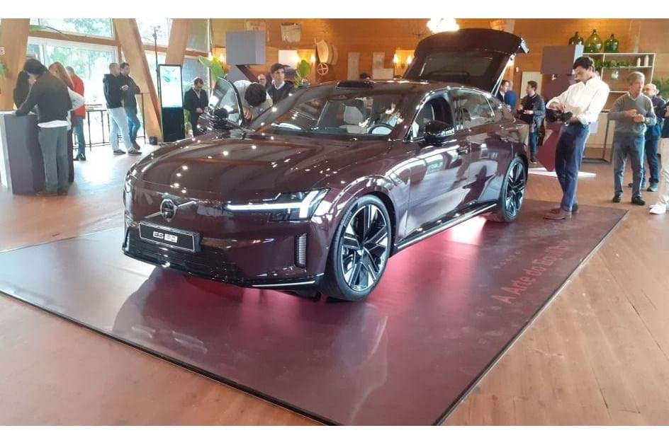 Luxo em alta tensão: Volvo ES90 já chegou com 650 km eléctricos