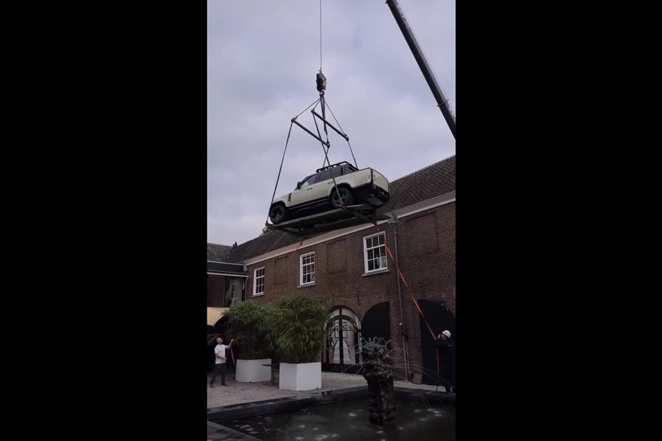 Defender 130 passa a 'pick-up' mas não pelas mãos da Land Rover