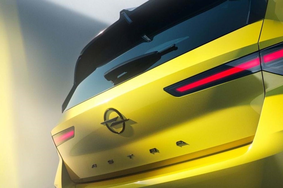 Novo Opel Astra ''rouba'' painel Vizor ao Corsa GSE Vision Gran Turismo