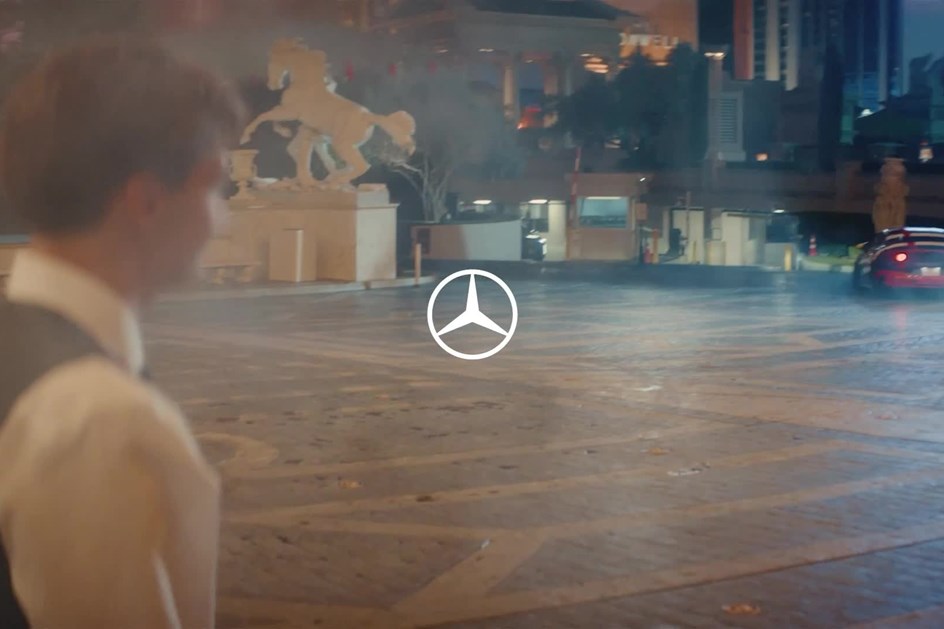 Mercedes-AMG GT 4-Door Coupé já derrapa… com Brad Pitt ao volante!