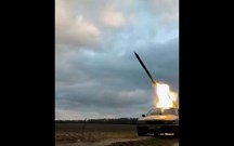 Militares ucranianos transformam BMW num lança 'rockets' mortal