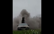 Militares ucranianos transformam BMW num lança 'rockets' mortal