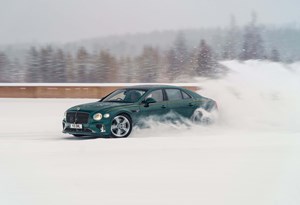 Bentley Flying Spur Speed tem novo recorde… a acelerar no gelo!