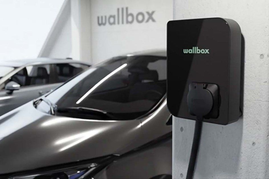 Comissão Europeia deixa ''cair'' carros 100% não poluentes em 2035