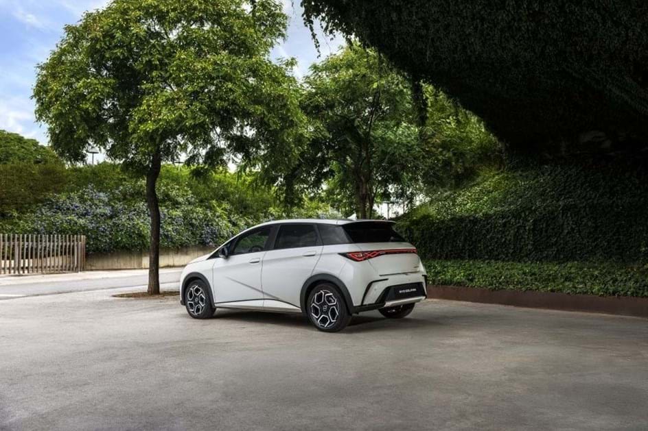 BYD Dolphin resume gama à versão Comfort com tecnologia reforçada