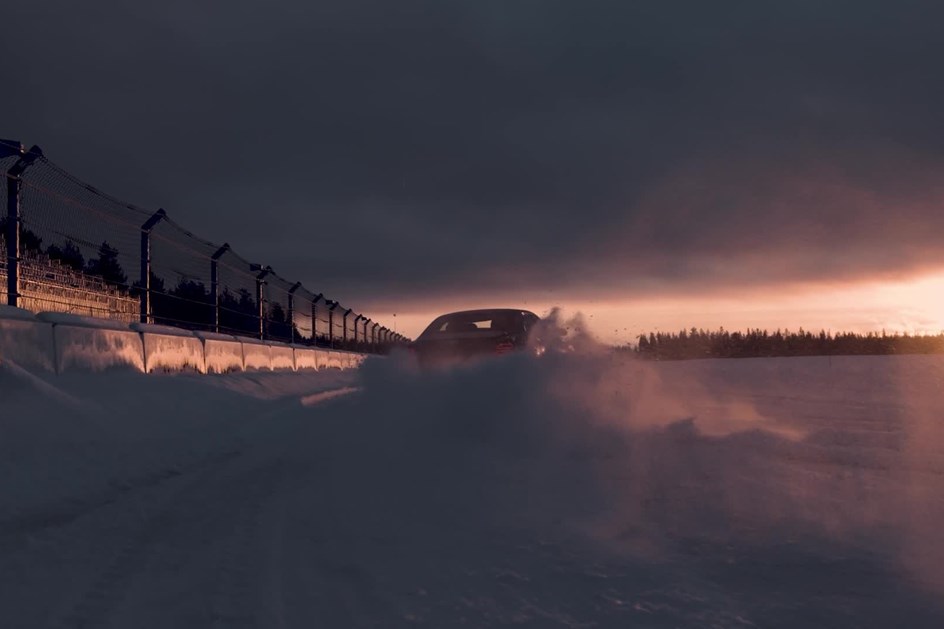 Bentley Flying Spur Speed tem novo recorde… a acelerar no gelo!