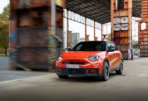 Abarth 600e transforma-se em Competizione; saiba quanto custa