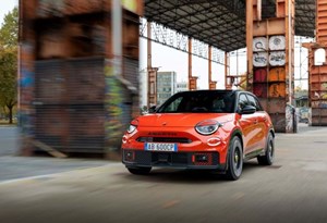 Abarth 600e transforma-se em Competizione; saiba quanto custa