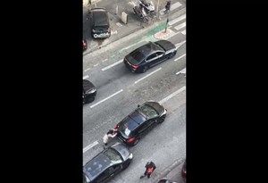 Raiva ao volante transforma rua francesa em pista de ''carrinhos de choque''