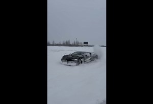 Patrão da Rimac fez do Bugatti Tourbillon um ''corta-neves''