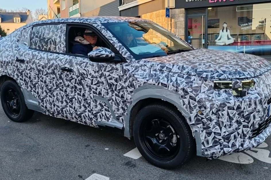 Novo Fiat Fastback (ou será Giga Panda?) já foi apanhado na ''rede''